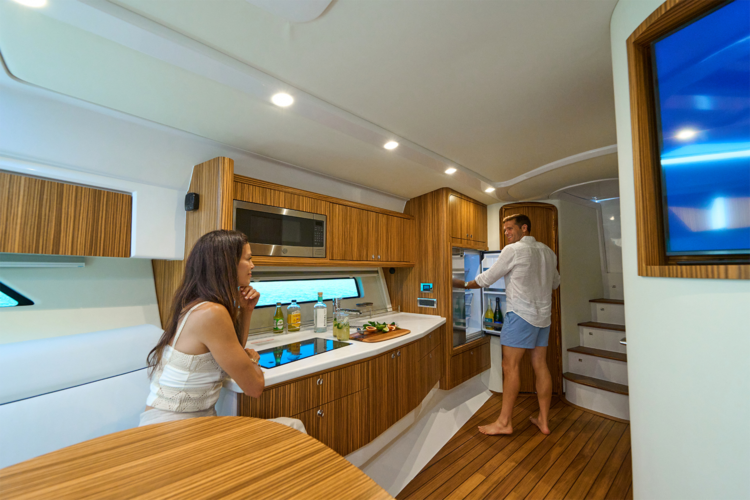 50 Evolution Couple in Cabin